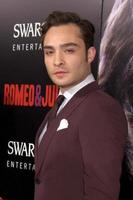 los angeles, sep 24 - ed westwick en el estreno de romeo y julieta en arclight hollywood theaters el 24 de septiembre de 2013 en los angeles, ca foto