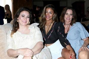 los angeles 25 de septiembre - kim sarubbi, nohemi perez, kammy burnett en la fiesta vip del festival de cine catalina 2021 en una propiedad privada el 25 de septiembre de 2021 en avalon, ca foto