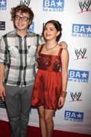 los angeles, 11 de agosto - angus t jones, ariel winter llegando al evento be a star summer en andaz hotel el 11 de agosto de 2011 en los angeles, ca foto