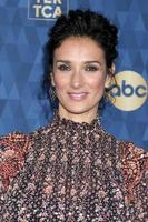 los angeles 8 de enero - indira varma en la fiesta abc winter tca llega al hotel langham huntington el 8 de enero de 2020 en pasadena, ca foto