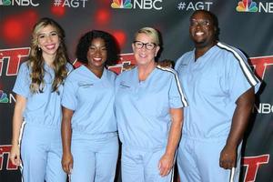 los angeles 7 de septiembre - miembros del coro de enfermeras de northwell health en la alfombra roja del show en vivo de america s got talent en el dolby theater el 7 de septiembre de 2021 en los angeles, ca foto