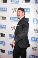 los angeles, 11 de agosto - mike mizanin alias the miz llegando al evento de verano be a star en andaz hotel el 11 de agosto de 2011 en los angeles, ca foto