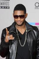 LOS ANGELES  NOV 21 - Usher arrives at the 2010 American Music Awards at Nokia Theater on November 21, 2010 in Los Angeles, CA photo