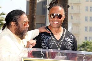 los angeles, 6 de marzo - eddie holland, ray parker jr en la ceremonia de la estrella del paseo de la fama de hollywood de ray parker jr en el paseo de la fama el 6 de marzo de 2014 en los angeles, ca foto