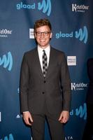 los angeles, 20 de abril - barrett foa llega a los premios glaad media 2013 en el jw marriott el 20 de abril de 2013 en los angeles, ca foto