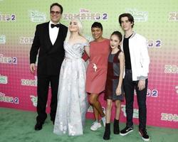 los angeles 25 de enero - diedrich bader, meg donnelly, carly hughes, julia butters, daniel dimaggio en la proyección de zombies 2 en los estudios disney el 25 de enero de 2020 en burbank, ca foto