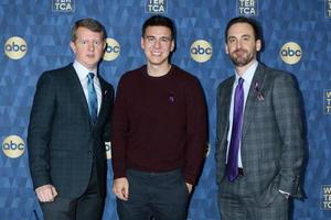 los angeles 8 de enero - ken jennings, james holzhauer y brad rutter en la llegada de la fiesta abc winter tca en el hotel langham huntington el 8 de enero de 2020 en pasadena, ca foto