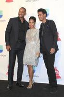 las vegas 19 de noviembre - will smith, jada pinkett smith, trey smith en la 16ª entrega de los premios grammy latinos en el mgm grand garden arena el 19 de noviembre de 2015 en las vegas, nv foto