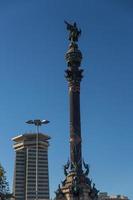 columna de colón en el puerto de barcelona, al final de la famosa calle las ramblas. foto