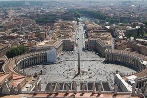 S t. plaza de pedro de roma en el estado del vaticano foto