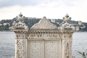 Palacio de Kucuksu en la ciudad de Estambul, Turquía foto