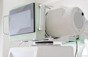 máquina de rayos x en un departamento de radiología clínica. diagnóstico moderno en un hospital foto