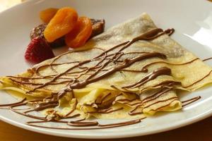 crepe con chocolate y frutas foto