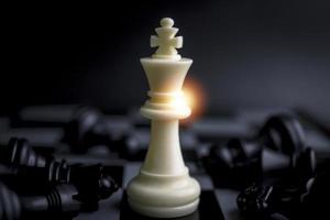 juego de tablero de ajedrez para ideas y competencia y estrategia, concepto de éxito empresarial foto