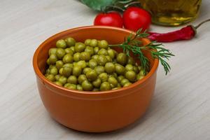 Green canned peas photo