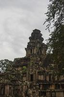 Angkor Wat complex photo