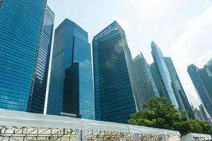 edificios en el horizonte de singapur foto