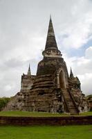 pagoda en el templo de wat chaiwattanaram, ayutthaya, tailandia foto