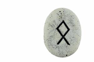 primer plano de runas de piedra vikingas,othila