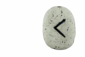 primer plano de runas de piedra vikingas, kaunan foto