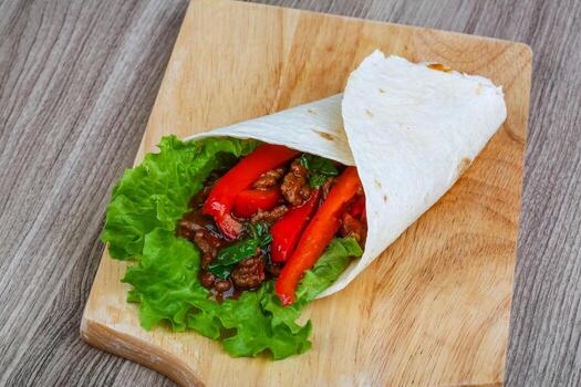 tortilla con carne foto