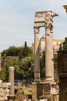 ruinas por teatro di marcello, roma - italia foto