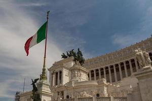 roma, monumento nacional al rey victor emmanuel ii foto