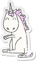 pegatina angustiada de un peculiar unicornio de dibujos animados dibujados a mano vector