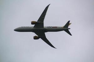 Manchester en el Reino Unido en junio de 2022. una vista de un avión despegando del aeropuerto de Manchester foto