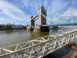 una vista del puente de la torre en londres foto