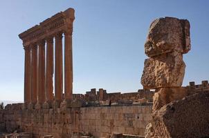 ruinas romanas en la ciudad de baalbek, líbano foto