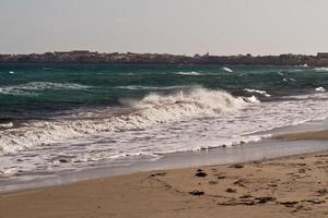 olas del mar en el mar mediterráneo foto