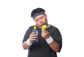 jovem asiático gordo engraçado esporte segurando garrafa de água e maçã verde, arquivo png
