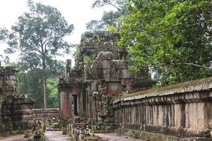 Angkor Wat complex photo