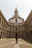 gran iglesia en el centro de roma, italia. foto