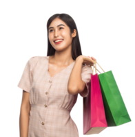 hermosa joven asiática con bolsas de compras, archivo png