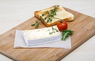 queso brie suave foto