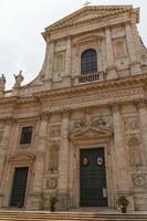 gran iglesia en el centro de roma, italia. foto