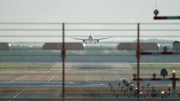 Flugzeug nähert sich vor der Landung video