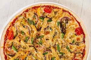 Pizza with chicken photo