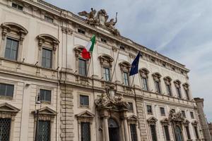 roma, el edificio de la consulta en la plaza del quirinale. foto