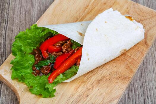 tortilla con carne foto