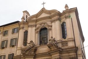 gran iglesia en el centro de roma, italia. foto