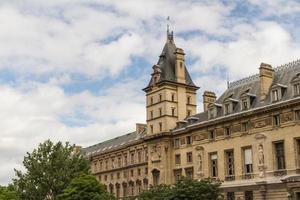 edificio historico en paris francia foto