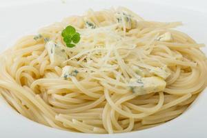 Spaghetti with cheese photo