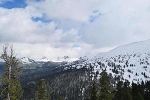 la naturaleza de siberia. montañas sayan foto