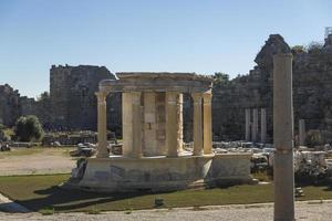 ruinas en el costado foto