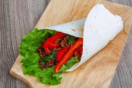 tortilla con carne foto