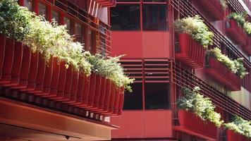 una arquitectura moderna y atractiva diseñada con pintura roja ubicada en shanghai foto