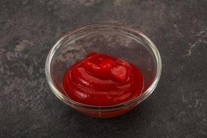 salsa de tomate en el tazón